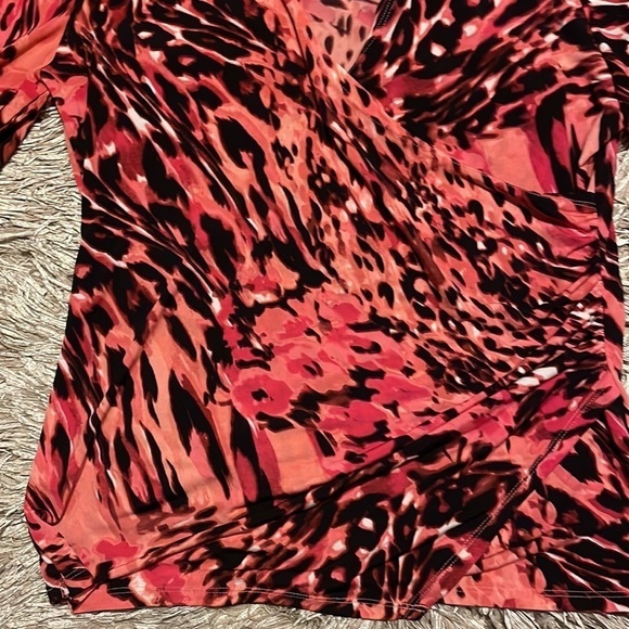 Jennifer Lopez Pink and Black Leopard Print V Neck Top - Picture 2 of 8